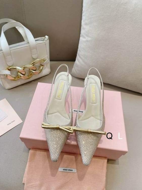 Picture of Miumiu Shoes _SKUMiuMiusz35-405.51018007.5CM2CLL0101
